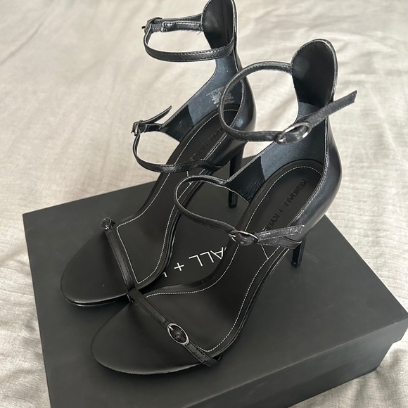 NIB - Kendall & Kylie Strappy Black Heels - Picture 15 of 16